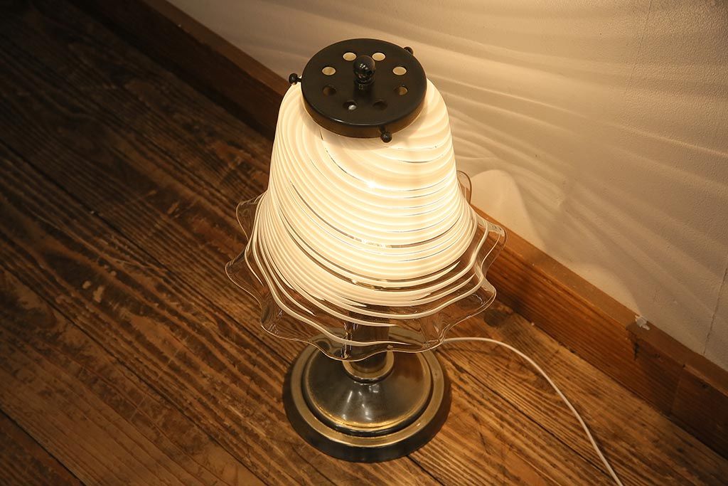 ビンテージ照明　シェードがおしゃれなスタンドライト(ナイトランプ、卓上照明)(R-045753)