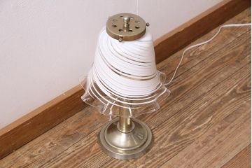 ビンテージ照明　シェードがおしゃれなスタンドライト(ナイトランプ、卓上照明)(R-045753)