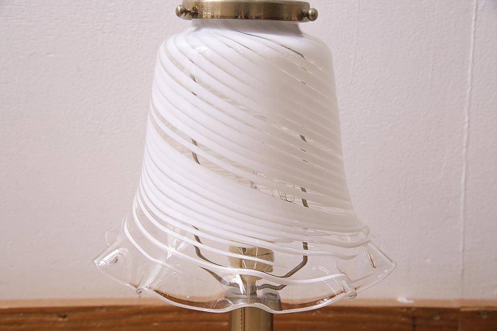 ビンテージ照明　シェードがおしゃれなスタンドライト(ナイトランプ、卓上照明)(R-045753)