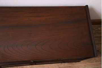 アンティーク家具　昭和初期　三方ケヤキ材　桔梗の透かし彫りがアクセントの戸棚(ローボード、収納棚)(R-045771)