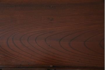 アンティーク家具　昭和初期　三方ケヤキ材　桔梗の透かし彫りがアクセントの戸棚(ローボード、収納棚)(R-045771)