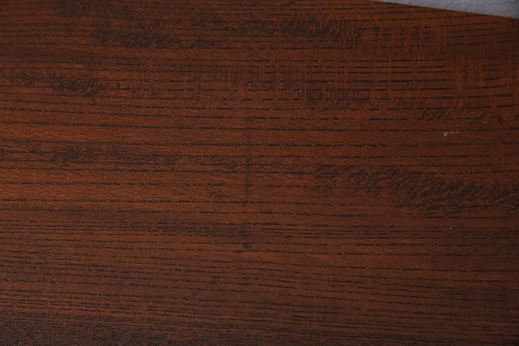 アンティーク家具　昭和初期　三方ケヤキ材　桔梗の透かし彫りがアクセントの戸棚(ローボード、収納棚)(R-045771)