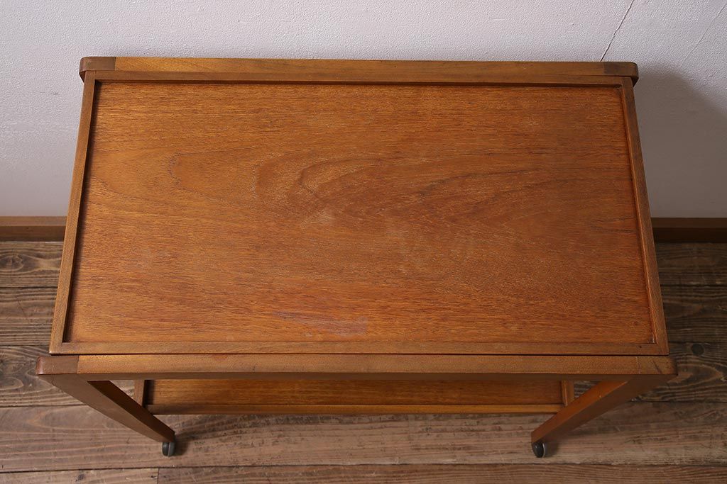 ヴィンテージ家具　北欧ビンテージ　チーク材　天板がお盆にもなるキッチンワゴン(キッチンラック、トロリー、サイドテーブル)(R-045773)