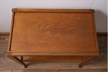 ヴィンテージ家具　北欧ビンテージ　チーク材　天板がお盆にもなるキッチンワゴン(キッチンラック、トロリー、サイドテーブル)(R-045773)