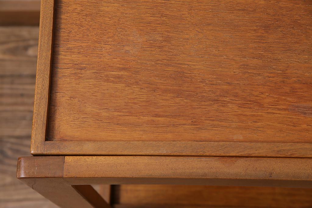 ヴィンテージ家具　北欧ビンテージ　チーク材　天板がお盆にもなるキッチンワゴン(キッチンラック、トロリー、サイドテーブル)(R-045773)