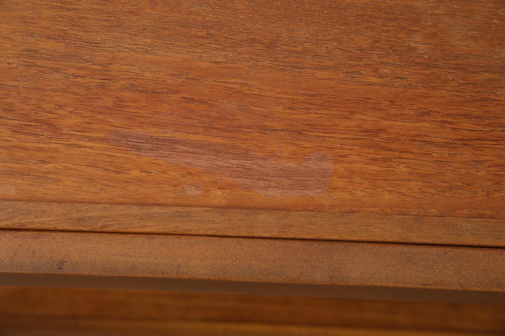 ヴィンテージ家具　北欧ビンテージ　チーク材　天板がお盆にもなるキッチンワゴン(キッチンラック、トロリー、サイドテーブル)(R-045773)