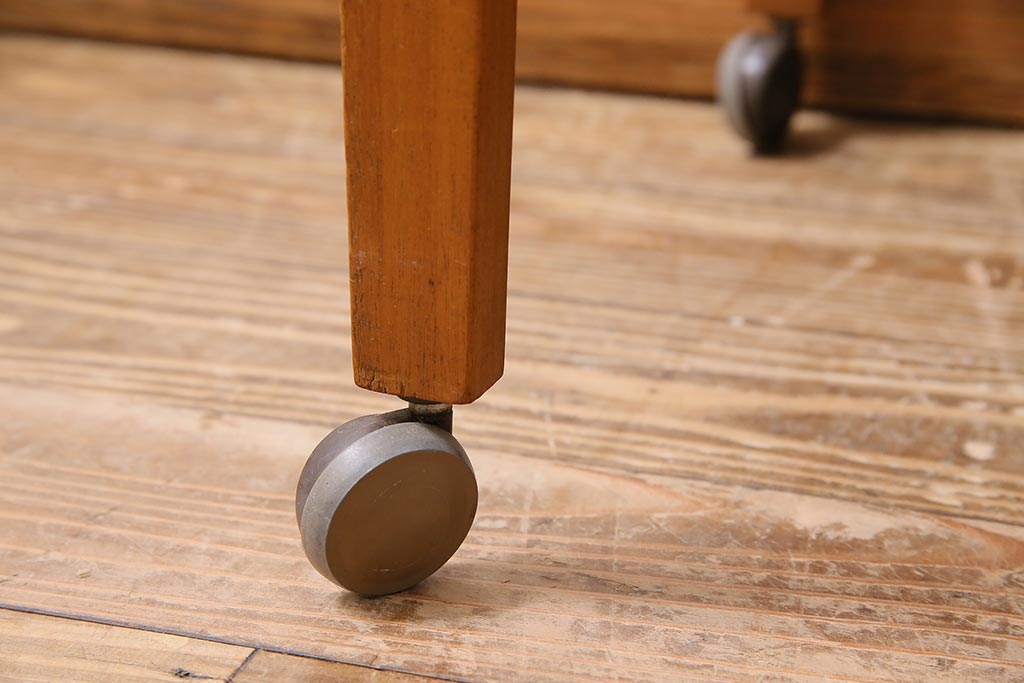 ヴィンテージ家具　北欧ビンテージ　チーク材　天板がお盆にもなるキッチンワゴン(キッチンラック、トロリー、サイドテーブル)(R-045773)