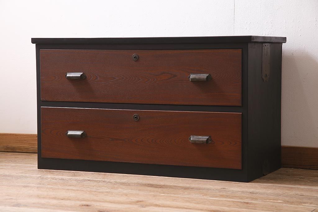 アンティーク家具　昭和中期　箪笥リメイク　前板栓材　落ち着いた色合いのローチェスト(引き出し、ローボード、テレビ台)(R-045776)