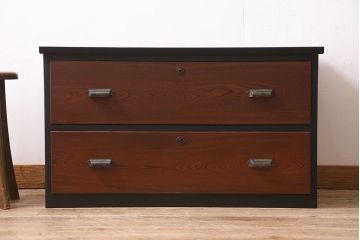 アンティーク家具　昭和中期　箪笥リメイク　前板栓材　落ち着いた色合いのローチェスト(引き出し、ローボード、テレビ台)(R-045776)