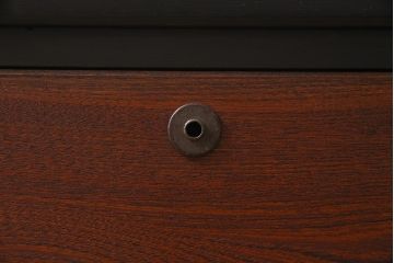 アンティーク家具　昭和中期　箪笥リメイク　前板栓材　落ち着いた色合いのローチェスト(引き出し、ローボード、テレビ台)(R-045776)