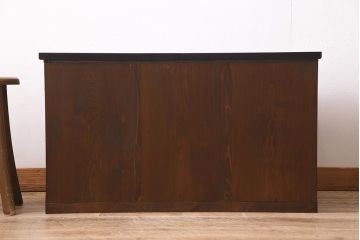 アンティーク家具　昭和中期　箪笥リメイク　前板栓材　落ち着いた色合いのローチェスト(引き出し、ローボード、テレビ台)(R-045776)