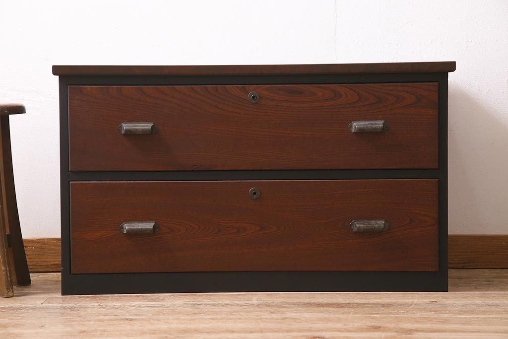 アンティーク家具　昭和中期　箪笥リメイク　前板栓材　落ち着いた色合いのローチェスト(引き出し、ローボード、テレビ台)(R-045778)