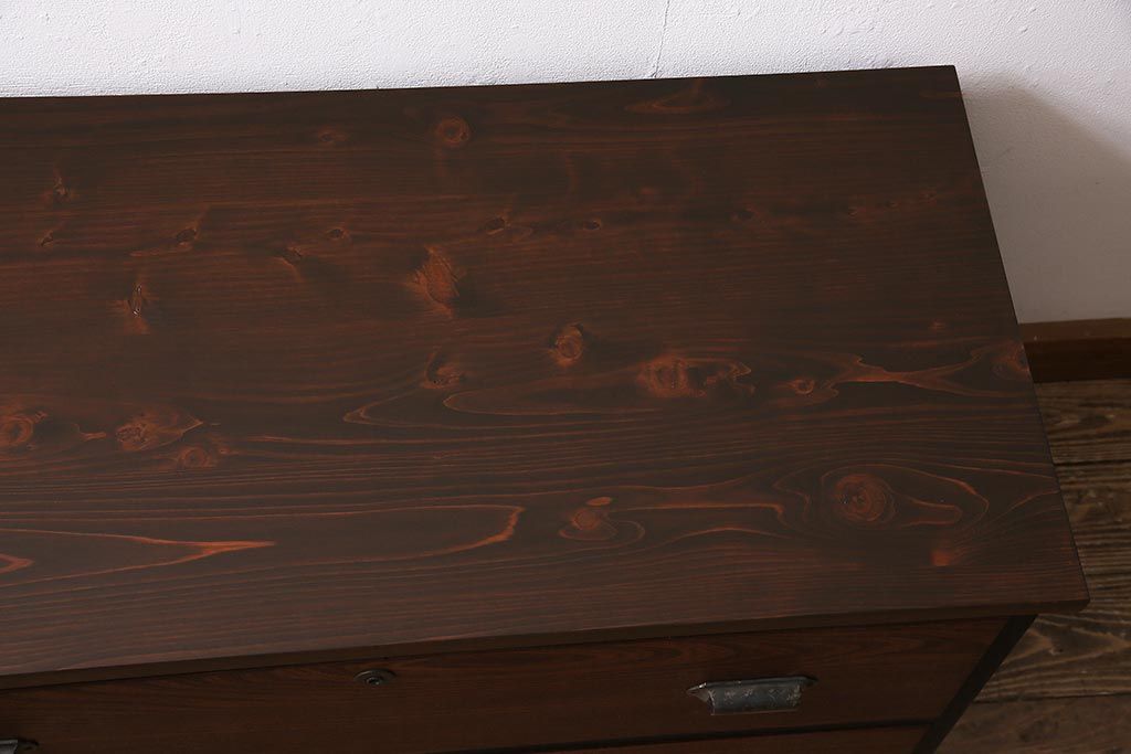 アンティーク家具　昭和中期　箪笥リメイク　前板栓材　落ち着いた色合いのローチェスト(引き出し、ローボード、テレビ台)(R-045778)