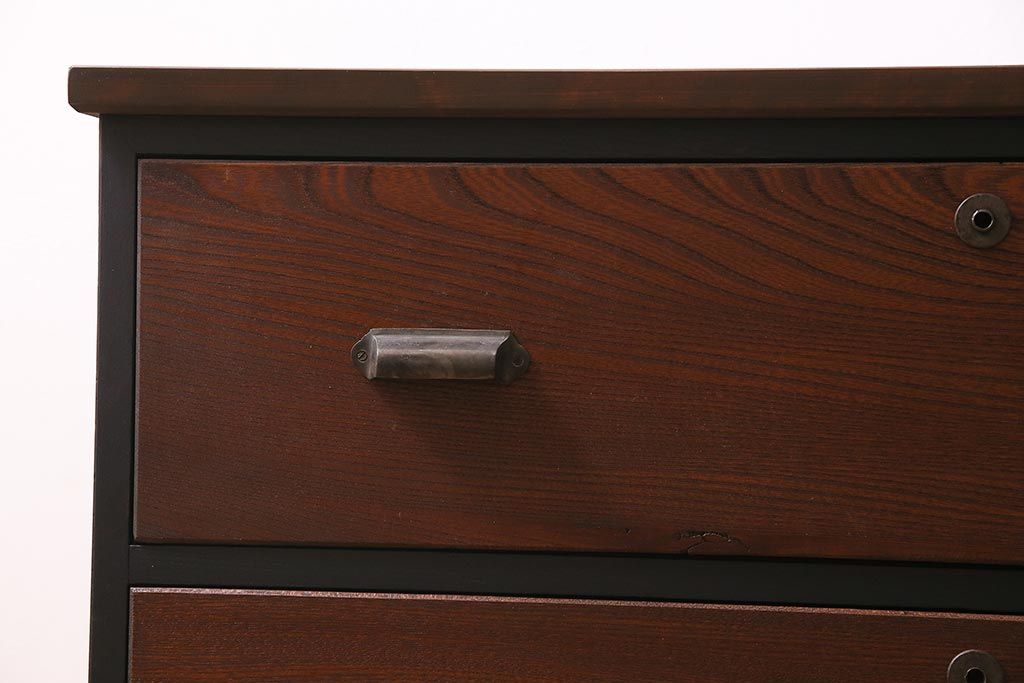 アンティーク家具　昭和中期　箪笥リメイク　前板栓材　落ち着いた色合いのローチェスト(引き出し、ローボード、テレビ台)(R-045778)