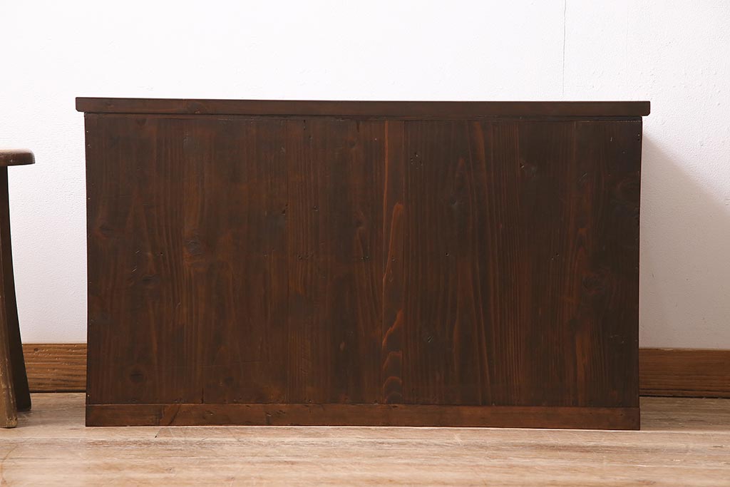 アンティーク家具　昭和中期　箪笥リメイク　前板栓材　落ち着いた色合いのローチェスト(引き出し、ローボード、テレビ台)(R-045778)