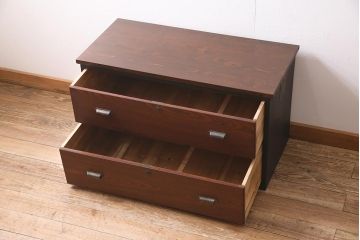 アンティーク家具　昭和中期　箪笥リメイク　前板栓材　落ち着いた色合いのローチェスト(引き出し、ローボード、テレビ台)(R-045778)