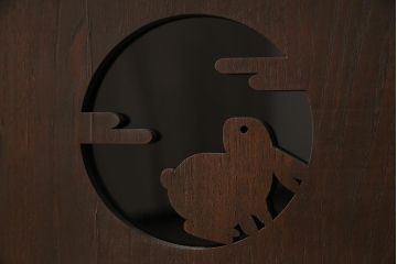 ラフジュ工房オリジナル　古箪笥リメイク　月見うさぎが愛らしい脚付きローボード(テレビ台、テレビボード)(R-045802)