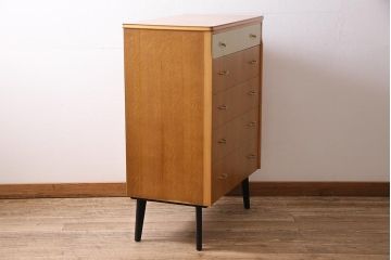 ヴィンテージ家具　北欧ビンテージ　オーク材　レトロで可愛らしい雰囲気のチェスト(引き出し)(R-045803)