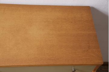 ヴィンテージ家具　北欧ビンテージ　オーク材　レトロで可愛らしい雰囲気のチェスト(引き出し)(R-045803)