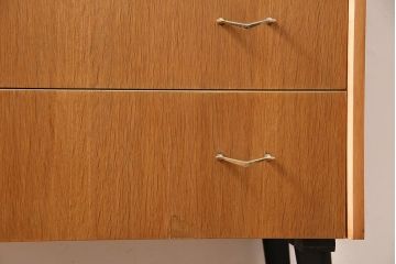 ヴィンテージ家具　北欧ビンテージ　オーク材　レトロで可愛らしい雰囲気のチェスト(引き出し)(R-045803)