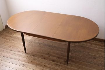 ヴィンテージ家具　北欧ビンテージ　G-PLAN(ジープラン)　チーク材　圧迫感が感じにくいオーバル型のエクステンションテーブル(ダイニングテーブル)(R-045804)