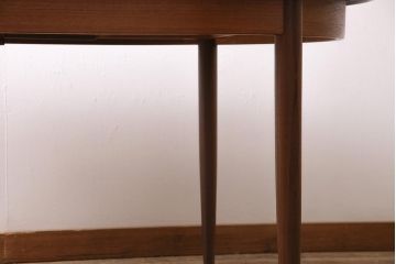 ヴィンテージ家具　北欧ビンテージ　G-PLAN(ジープラン)　チーク材　圧迫感が感じにくいオーバル型のエクステンションテーブル(ダイニングテーブル)(R-045804)