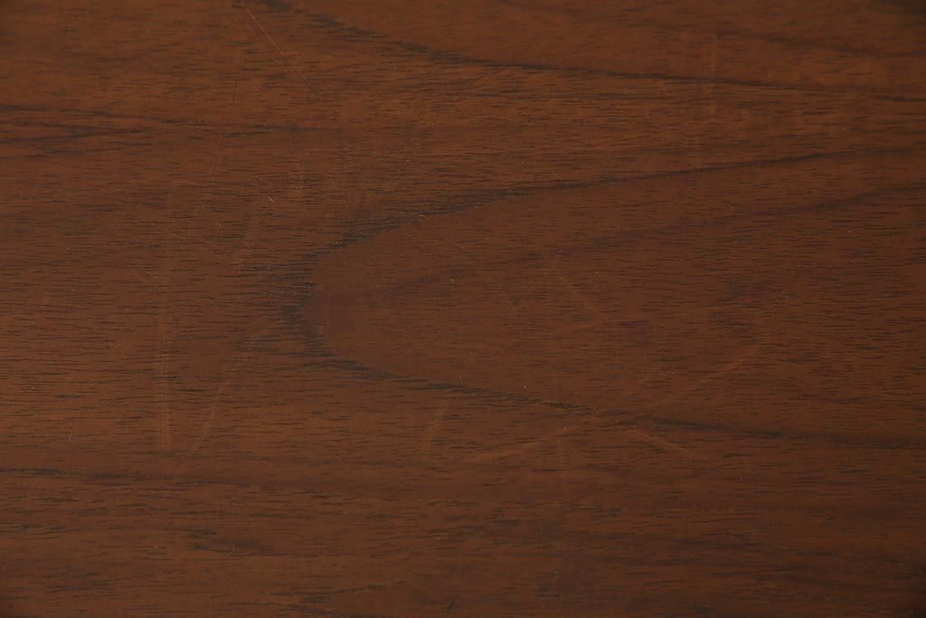 ヴィンテージ家具　北欧ビンテージ　チーク材　レトロな雰囲気漂うバイカラーのサイドボード(収納棚)(R-045805)