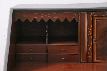 アンティーク家具　イギリスアンティーク　マホガニー材　内部まで意匠が凝っているおしゃれなライティングビューロー(簿記机、在宅ワーク、在宅用ワークデスク)(R-045806)