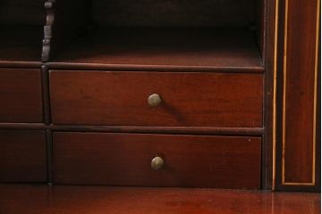 アンティーク家具　イギリスアンティーク　マホガニー材　内部まで意匠が凝っているおしゃれなライティングビューロー(簿記机、在宅ワーク、在宅用ワークデスク)(R-045806)