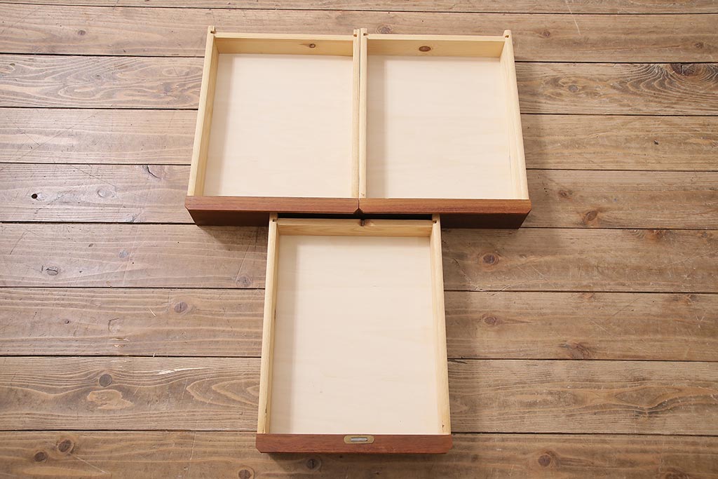 ヴィンテージ家具　北欧ビンテージ　チーク材・ビーチ材　すっきりとしたデザインのデスク(ワークデスク、机、在宅ワーク、在宅用)(R-045807)