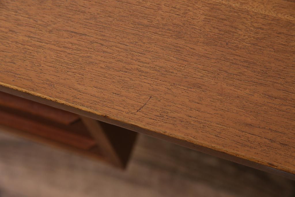 ヴィンテージ家具　北欧ビンテージ　チーク材・ビーチ材　すっきりとしたデザインのデスク(ワークデスク、机、在宅ワーク、在宅用)(R-045807)