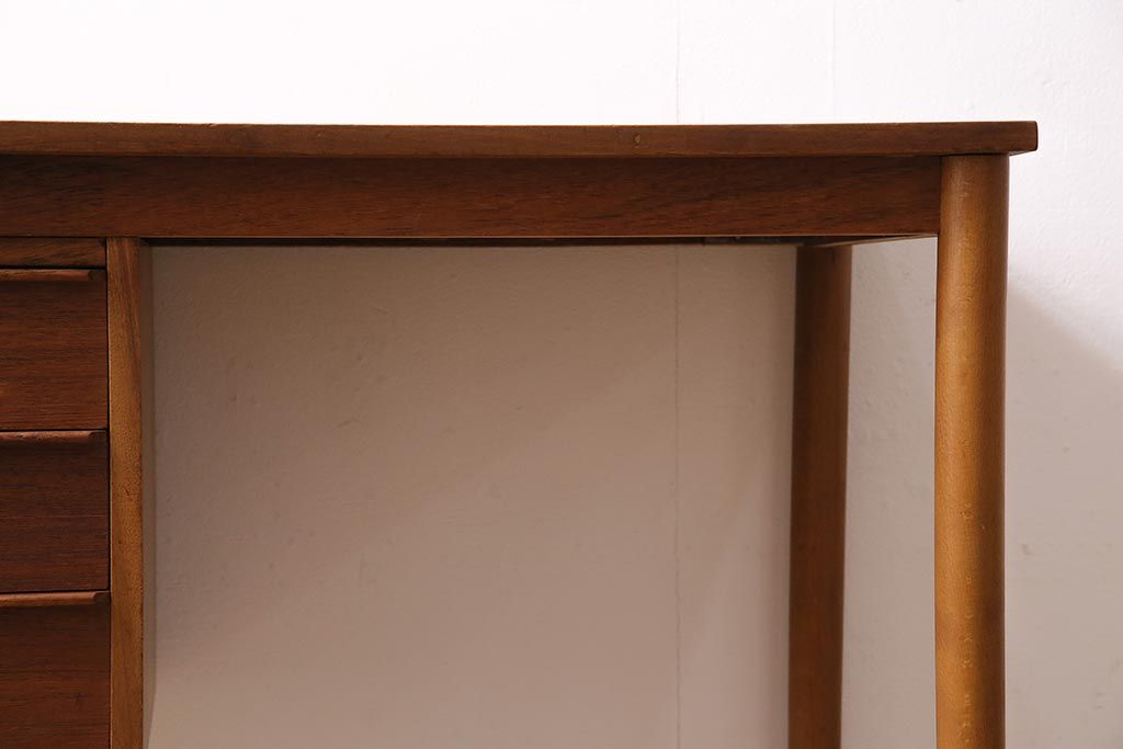 ヴィンテージ家具　北欧ビンテージ　チーク材・ビーチ材　すっきりとしたデザインのデスク(ワークデスク、机、在宅ワーク、在宅用)(R-045807)