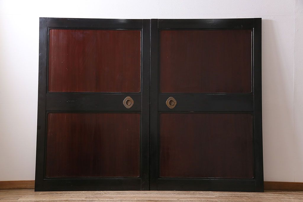 アンティーク建具　最高級　石川県産　総漆塗り　浮造り仕上げ　品格を感じる帯戸2枚セット(板戸、引き戸、建具)(R-045808)