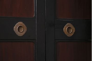 アンティーク建具　最高級　石川県産　総漆塗り　浮造り仕上げ　品格を感じる帯戸2枚セット(板戸、引き戸、建具)(R-045808)