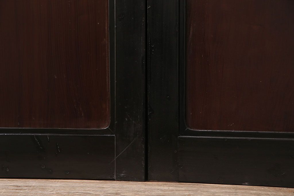 アンティーク建具　最高級　石川県産　総漆塗り　浮造り仕上げ　品格を感じる帯戸2枚セット(板戸、引き戸、建具)(R-045808)