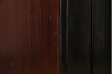 アンティーク建具　最高級　石川県産　総漆塗り　浮造り仕上げ　品格を感じる帯戸2枚セット(板戸、引き戸、建具)(R-045808)