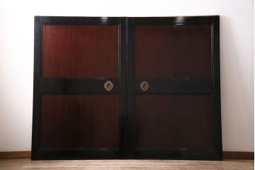アンティーク建具　最高級　石川県産　総漆塗り　浮造り仕上げ　品格を感じる帯戸2枚セット(板戸、引き戸、建具)(R-045808)