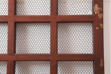 アンティーク建具　大正期　総ケヤキ材　亀甲金網　和の風格漂う蔵戸(きつね格子、狐格子、引き戸、建具、玄関戸、格子戸、マス目、升目)(R-045844)