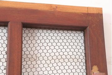 アンティーク建具　大正期　総ケヤキ材　亀甲金網　和の風格漂う蔵戸(きつね格子、狐格子、引き戸、建具、玄関戸、格子戸、マス目、升目)(R-045844)
