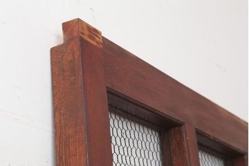 アンティーク建具　大正期　総ケヤキ材　亀甲金網　和の風格漂う蔵戸(きつね格子、狐格子、引き戸、建具、玄関戸、格子戸、マス目、升目)(R-045844)
