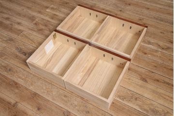 中古　岩谷堂箪笥　　太い格子が目を引く食器棚(水屋箪笥、茶棚、収納棚、キャビネット)(定価約70万円)