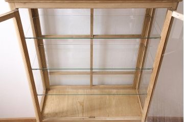 ビンテージ家具　ストリップド(剥離)　素朴な風合いが魅力的な白木のケビント(薬品棚、飾り棚、ショーケース)(R-045855)
