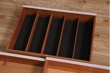 ヴィンテージ家具　北欧ビンテージ　G-PLAN(ジープラン)　チーク材　レトロテイストのペイントサイドボード(収納棚、カップボード)(R-0458574)