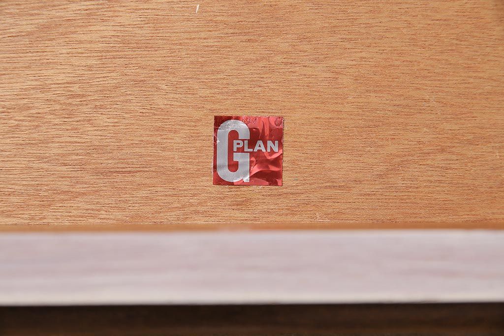 ヴィンテージ家具　北欧ビンテージ　G-PLAN(ジープラン)　チーク材　レトロテイストのペイントサイドボード(収納棚、カップボード)(R-0458574)