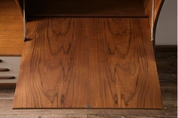 ヴィンテージ家具　北欧ビンテージ　G-PLAN(ジープラン)　チーク材　レトロテイストのペイントサイドボード(収納棚、カップボード)(R-0458574)