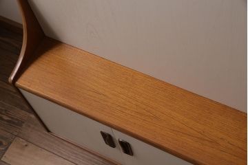 ヴィンテージ家具　北欧ビンテージ　G-PLAN(ジープラン)　チーク材　レトロテイストのペイントサイドボード(収納棚、カップボード)(R-0458574)
