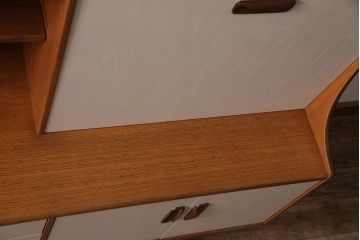 ヴィンテージ家具　北欧ビンテージ　G-PLAN(ジープラン)　チーク材　レトロテイストのペイントサイドボード(収納棚、カップボード)(R-0458574)