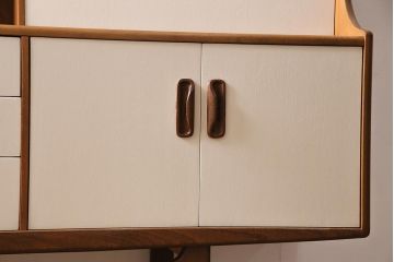 ヴィンテージ家具　北欧ビンテージ　G-PLAN(ジープラン)　チーク材　レトロテイストのペイントサイドボード(収納棚、カップボード)(R-0458574)