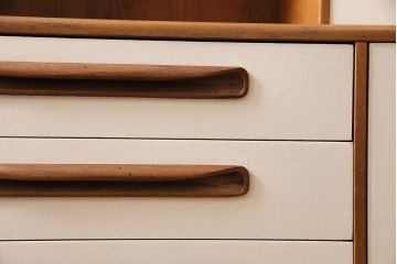 ヴィンテージ家具　北欧ビンテージ　G-PLAN(ジープラン)　チーク材　レトロテイストのペイントサイドボード(収納棚、カップボード)(R-0458574)