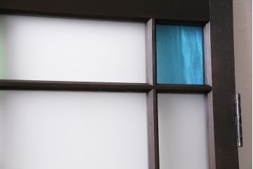 アンティーク建具　大正ロマン　色ガラスがおしゃれな木製ドア(ガラス扉)(R-045914)